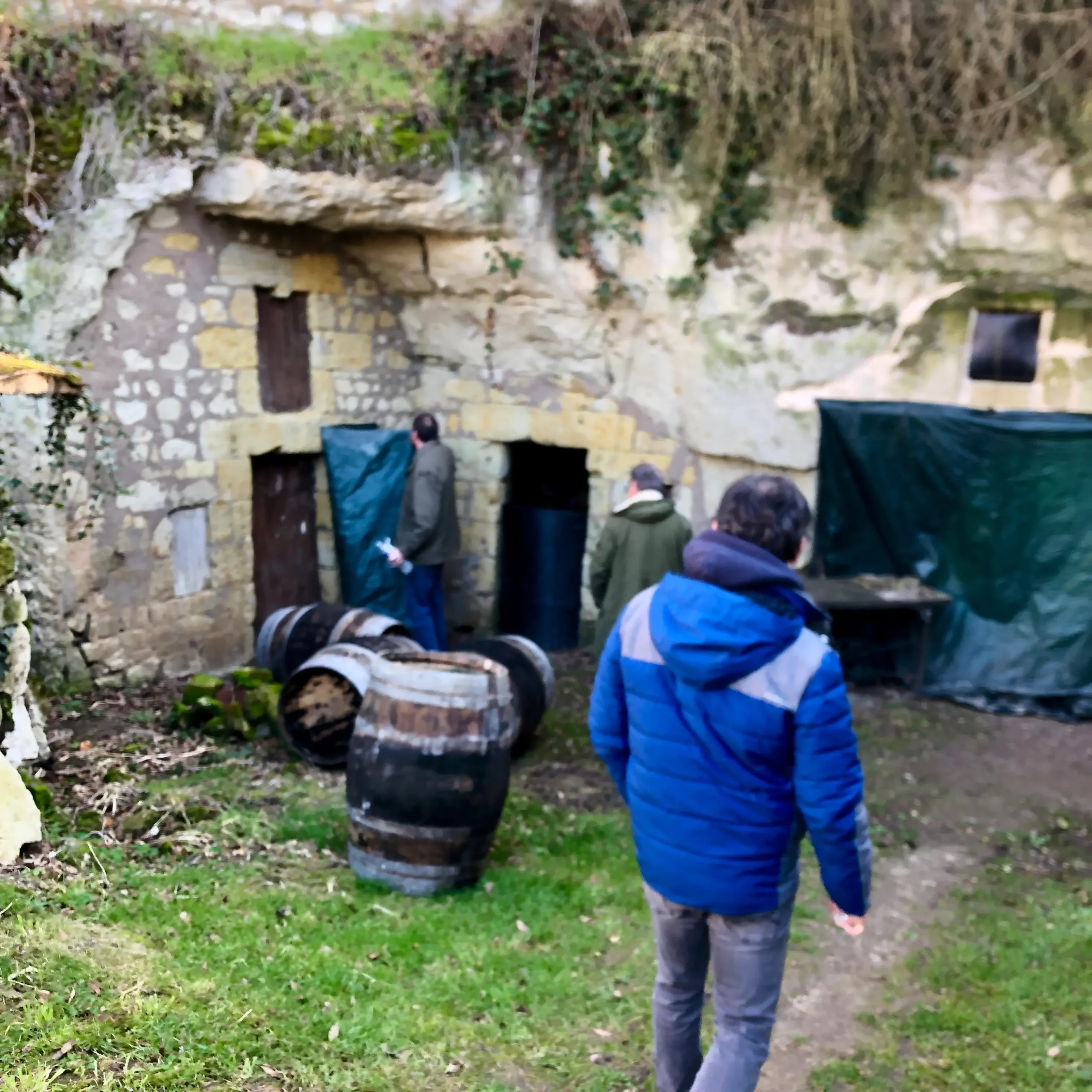 Cave-dans-tuffeau-Nicolas-Prigent-Chillois-Cave-du-Clos-saint-Gabriel-Beziers Cave troglodytique de Nicolas Prigent les Chillois vers Saumur