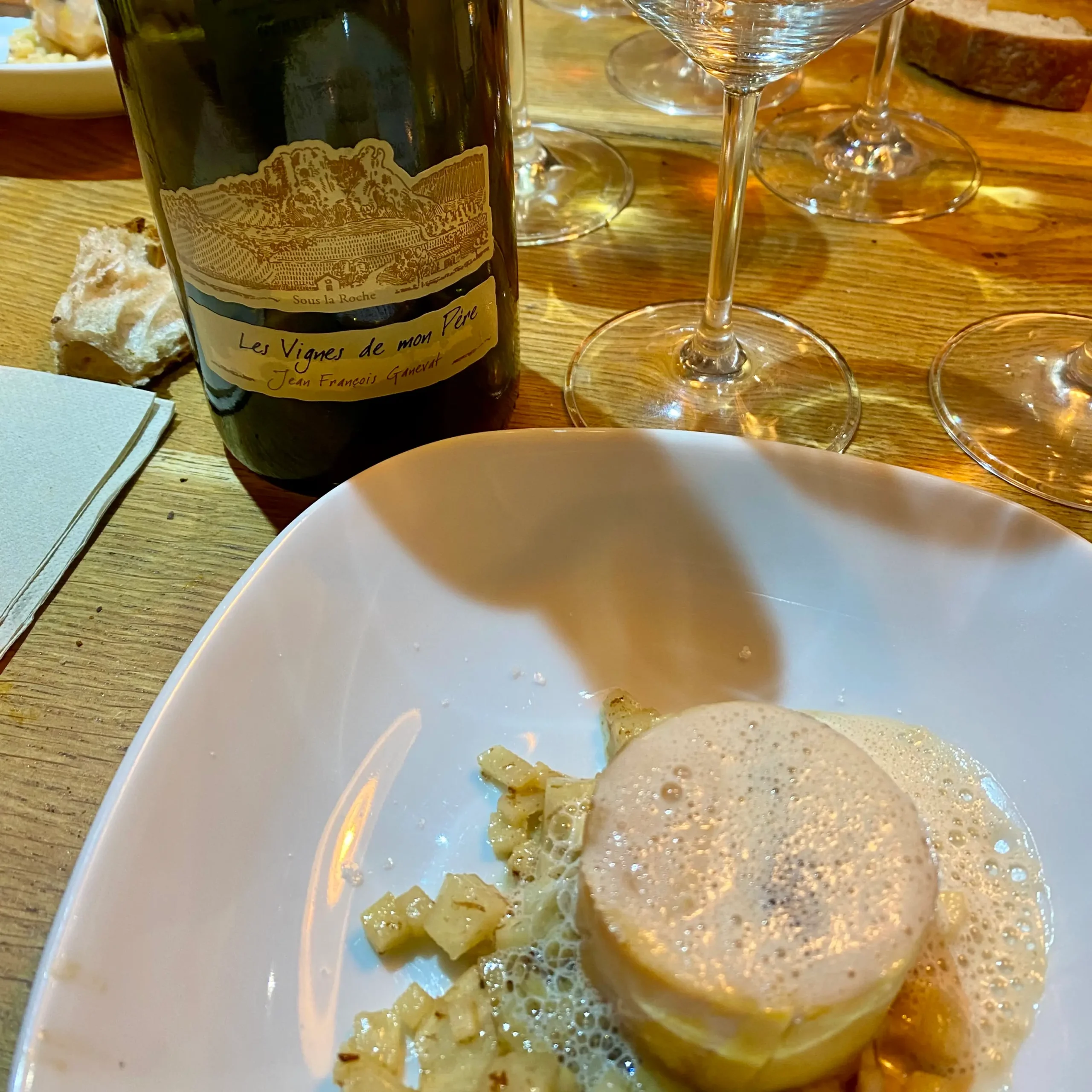 Repas-Accord-mets-vin-Chameau-Ivre-Ganevat-Cave-du-Clos-Saint-Gabriel-Beziers Repas au Chameau Ivre en accord mets et vins du domaine Ganevat avec la cuvée Les Vignes de mon père 2010